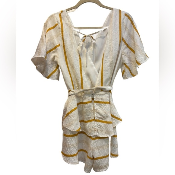 ALLISON New York Cotton blend ruffle short sleeve striped romper, small✨ - Picture 6 of 10